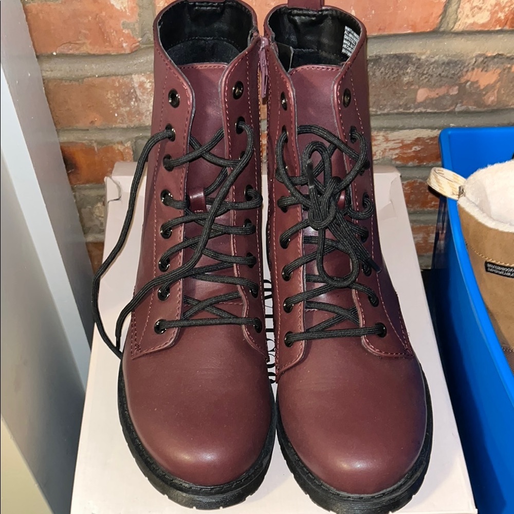 Women’s Burgundy Lace-Up Boots